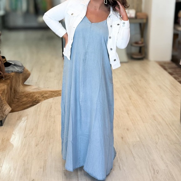 made in italy Dresses & Skirts - 27 ✨MADE IN ITALY✨Sleeveless belted Jean maxi dress